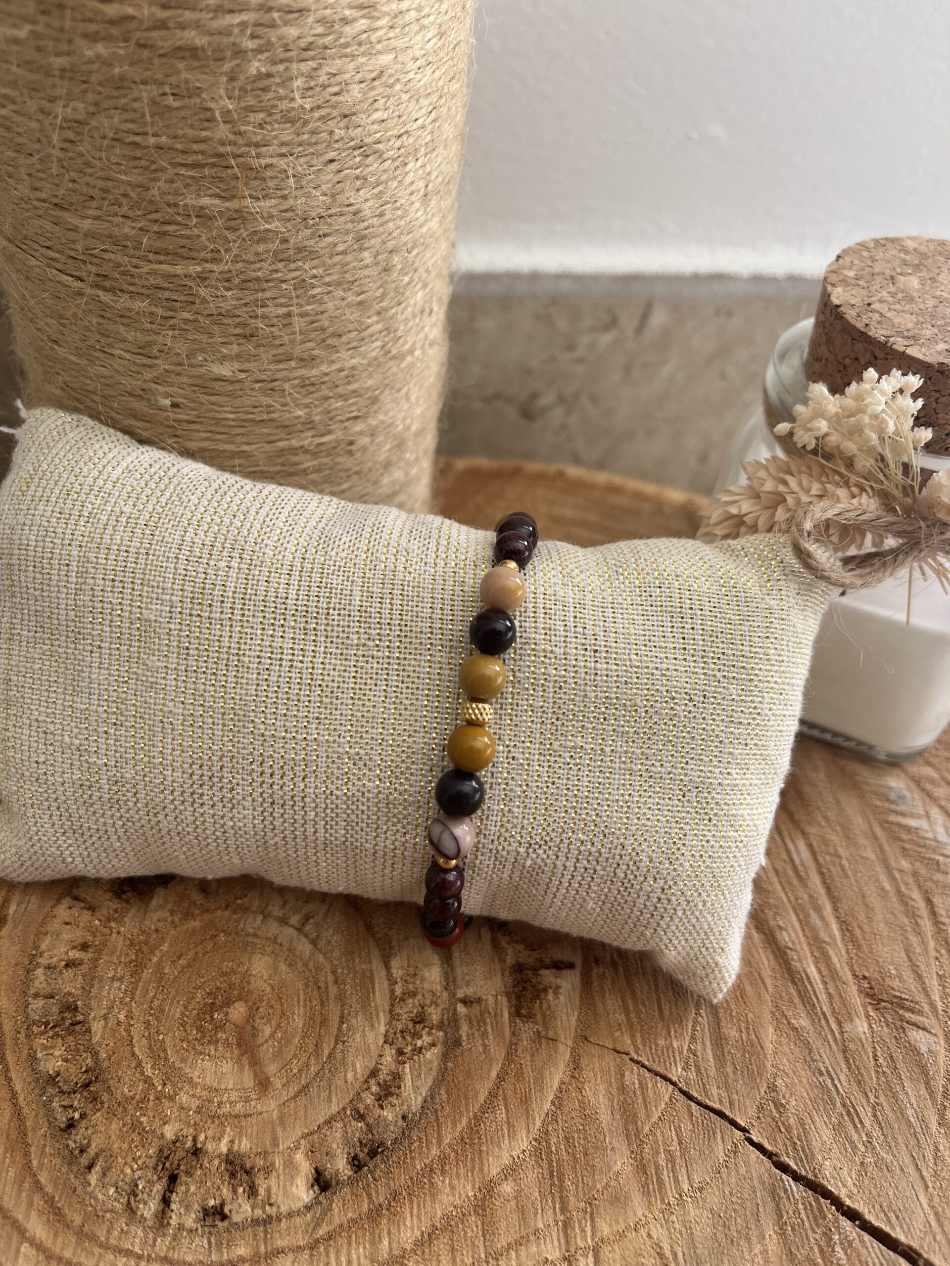 bracelet en pierre naturelle grenat, et mokaite pour le courage et l'estime se soi
