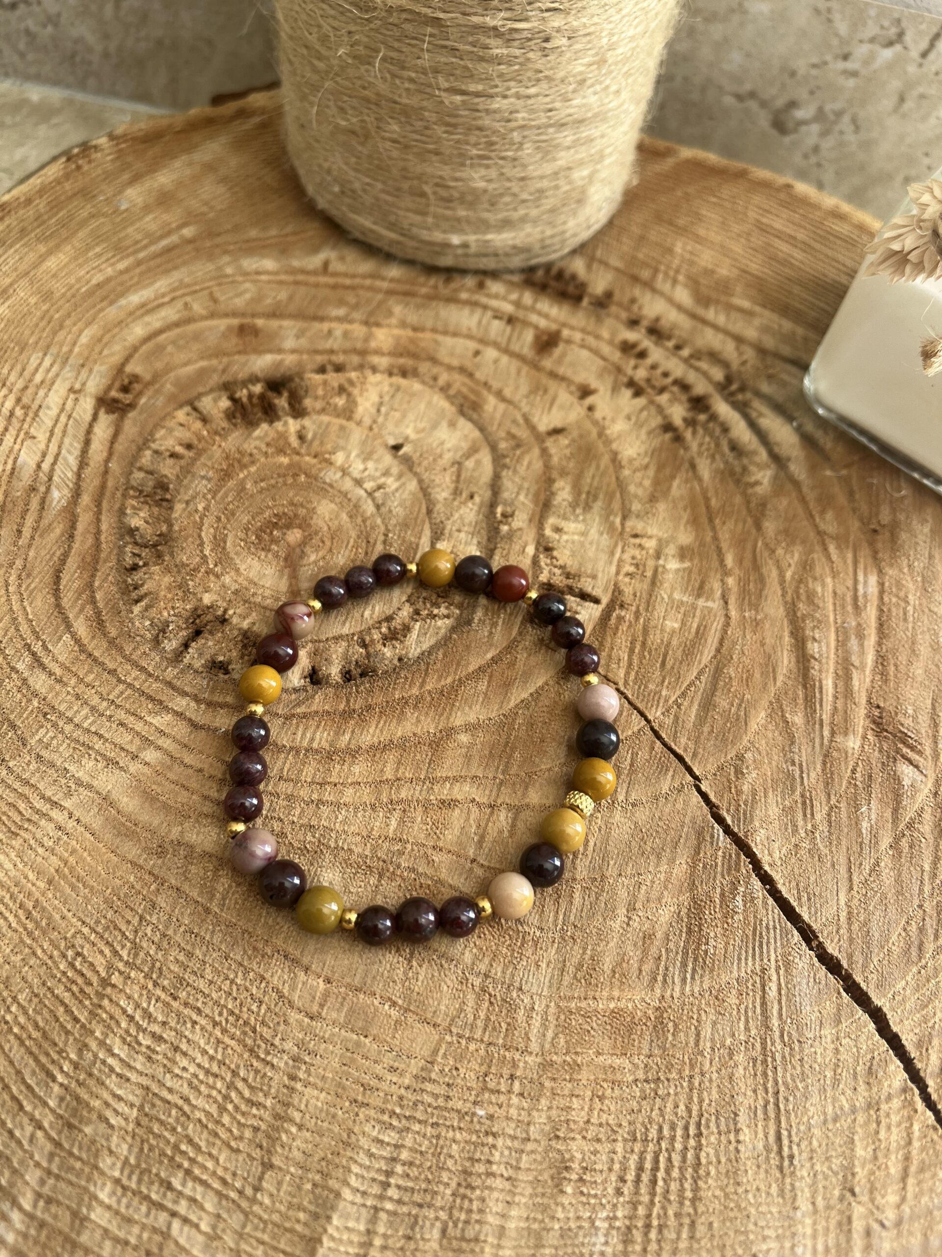 bracelet en pierre naturelle grenat, et mokaite pour le courage et l'estime se soi