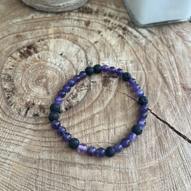 bracelet en pierre naturelle en améthyste et pierre de lave pour la sagesse et la spontanéité