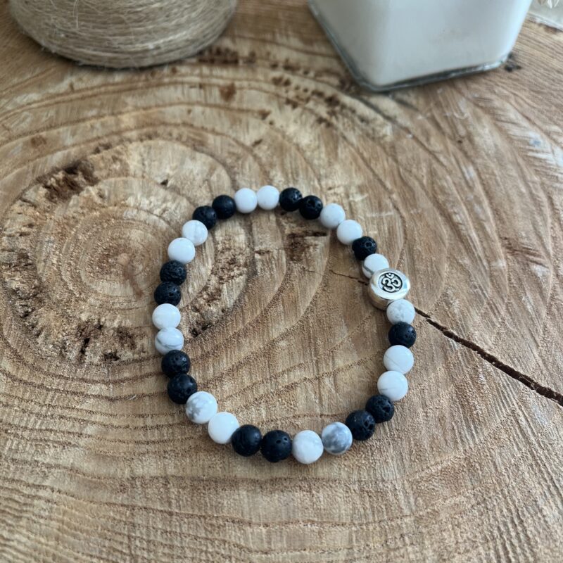 bracelet en pierre naturelle en howlite et pierre de lave pour pensées apaisantes