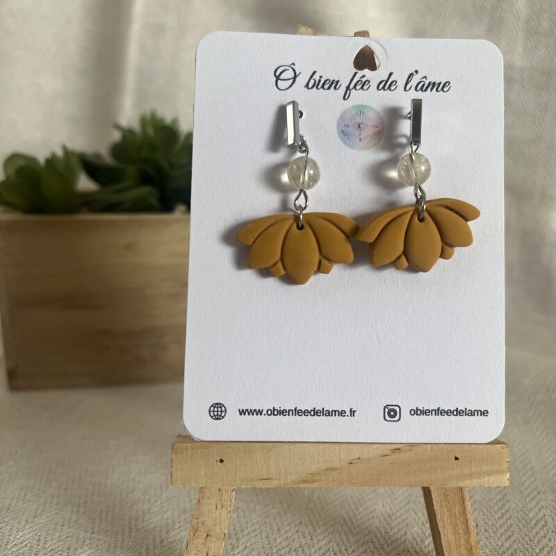 boucles d'oreilles en argile polymère ocre avec pierre naturelle citrine et accroche acier inoxydable argenté