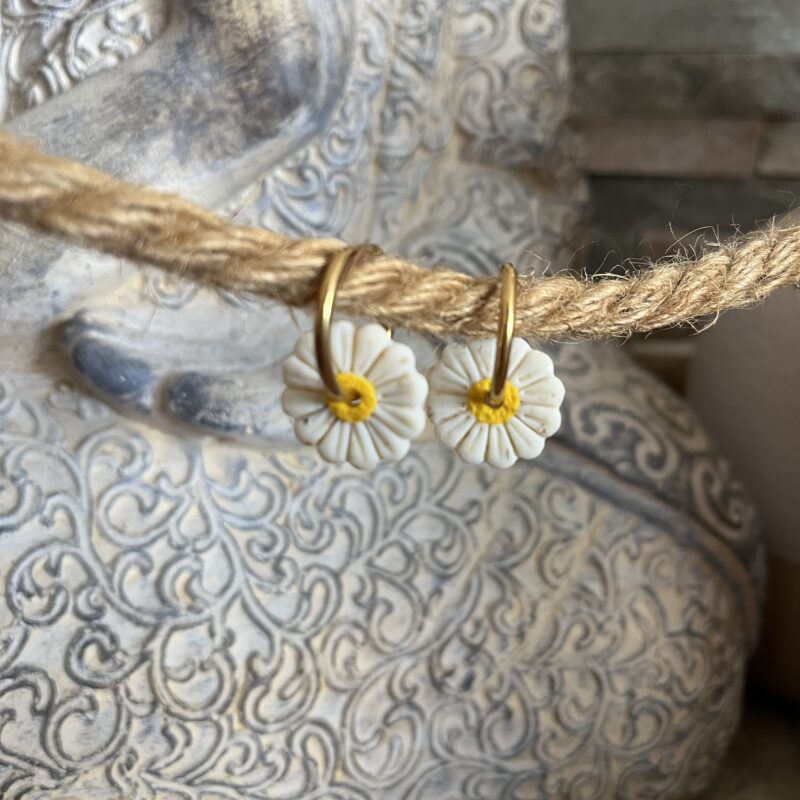 boucles d'oreilles pampilles fleur marguerite