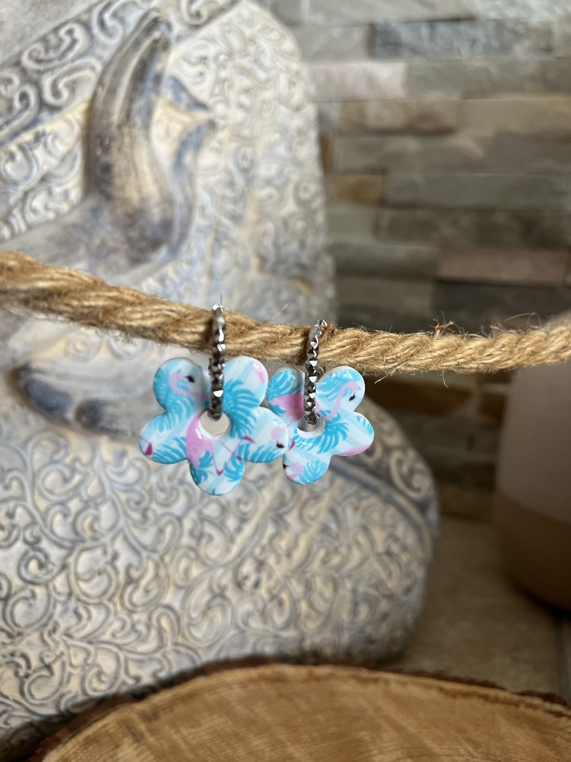boucles d'oreilles pampilles fleur flamant rose