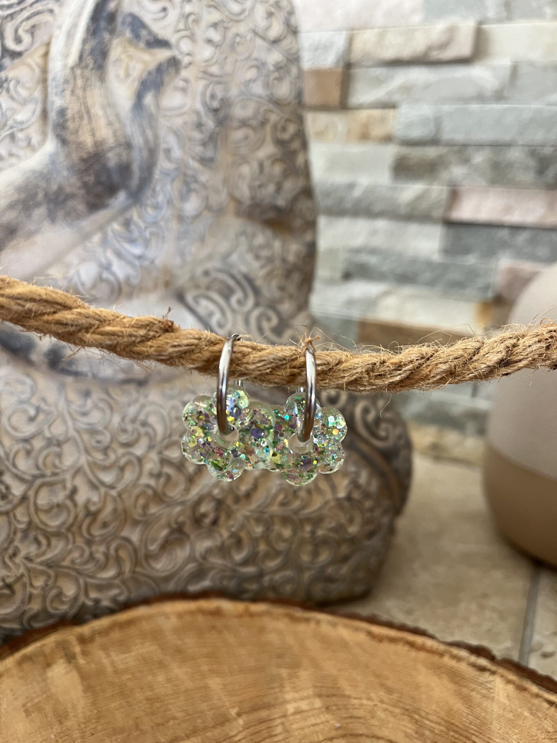 boucles d'oreilles fleur pampilles verte paillettes