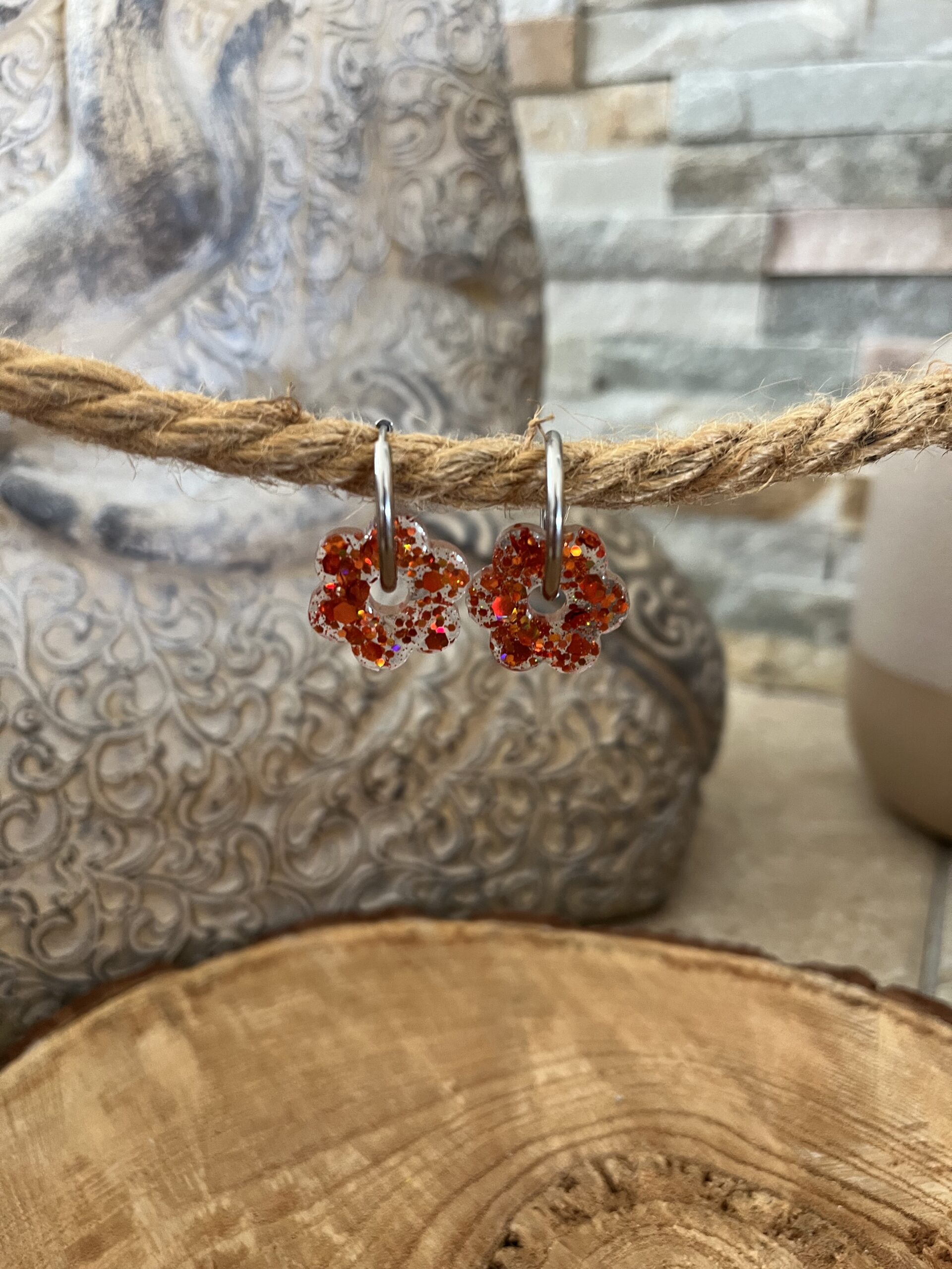 boucles d'oreilles fleur pampilles orange paillettes